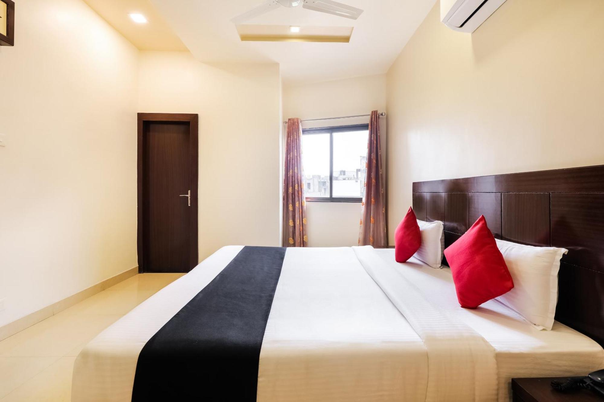 Super Townhouse Lalghati Near Airport Bhopal Bagian luar foto