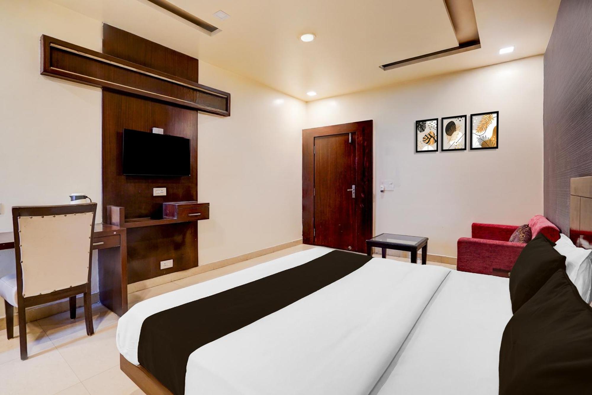 Super Townhouse Lalghati Near Airport Bhopal Bagian luar foto