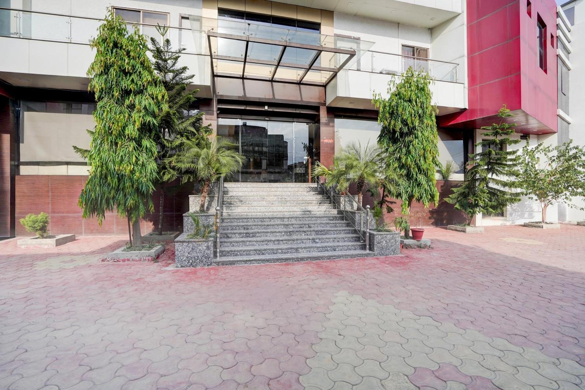 Super Townhouse Lalghati Near Airport Bhopal Bagian luar foto